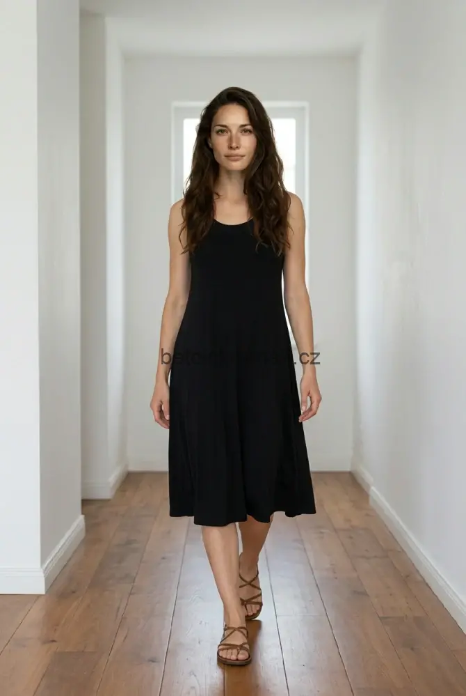 Tílkové oversize šaty hladké - černé